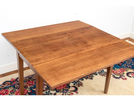 American Late Federal Mahogany Farmhouse Drop Leaf Table, Ca. 1810-30
