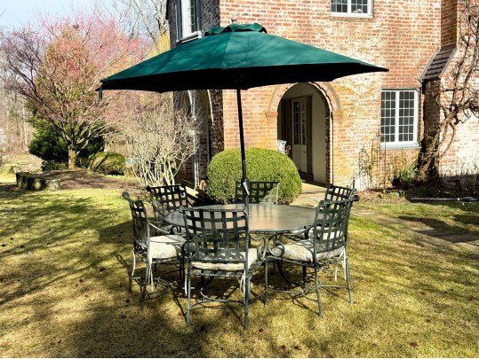 Brown Jordan Outdoor Dining Set Chairs, Table And Umbrella