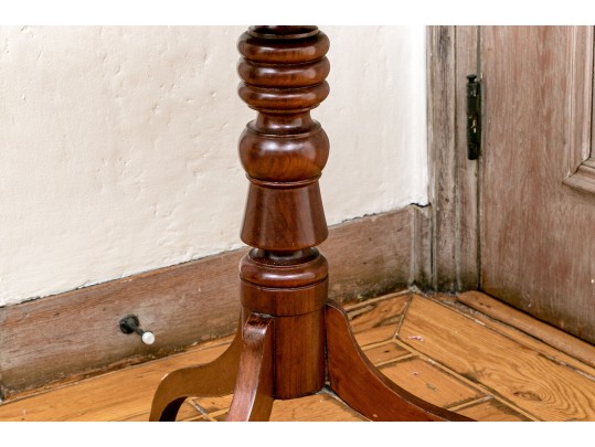 New England Federal Maple Carved Candle Stand, 1810-30