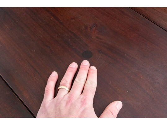 A Fine American Queen Anne Mahogany Drop Leaf Table Tea Table, Ca. 1760-80