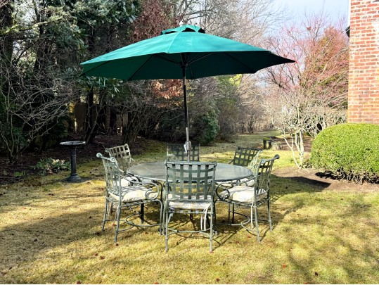 Brown Jordan Outdoor Dining Set Chairs, Table And Umbrella