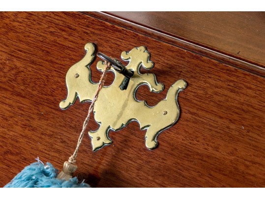 Massachusetts Mahogany Oxbow Slant Front Desk, Ca. 1760-80