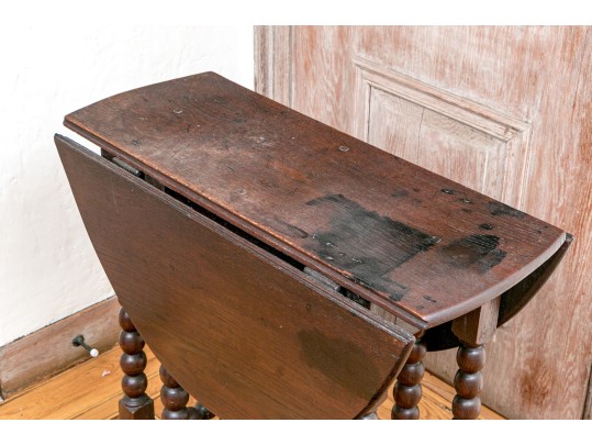 English 18th C. Oak Bobbin Turned Gate Leg Table