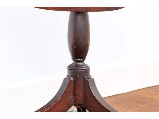 New England Federal Quatrefoil Form Tilt Top Stand, Ca. 1800-1820