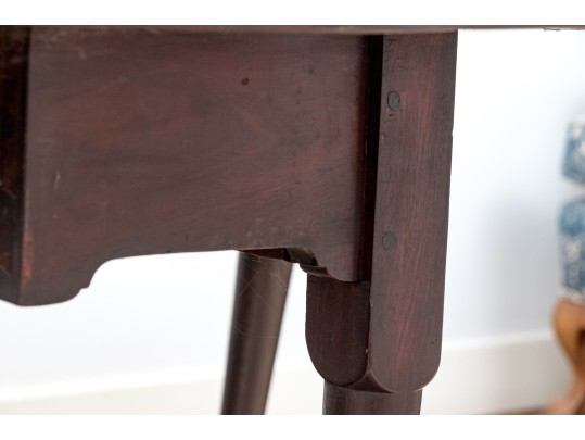 A Fine American Queen Anne Mahogany Drop Leaf Table Tea Table, Ca. 1760-80