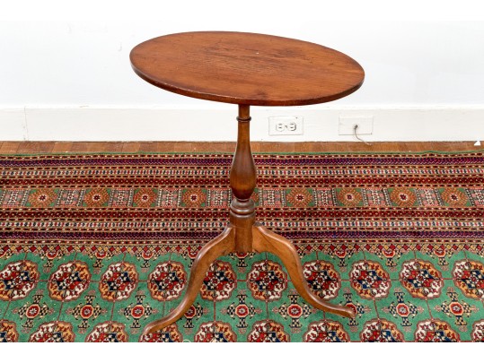 New England Slipper Foot Tilt-top Pedestal Candle Stand, Ca, 1800-1820