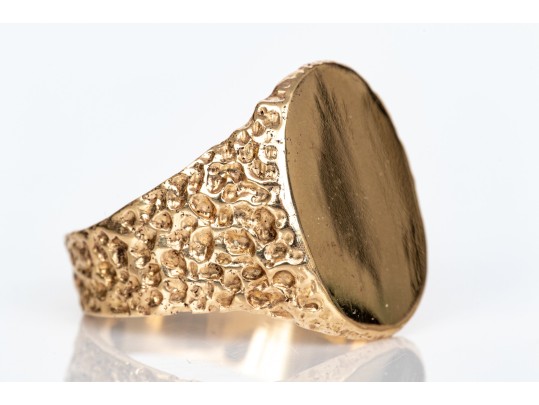 14k Yellow Gold Vintage Wide Hammered Motif Signet Ring, Size 10.25