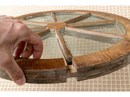 Rustic Wood Wagon Wheel