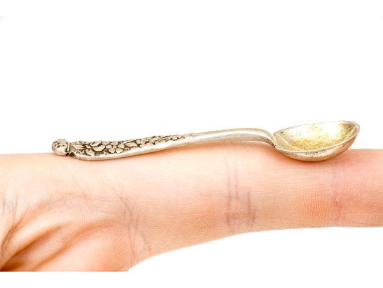 T & Co. Sterling Silver Pretty Set Of Four Vintage Salt Spoons