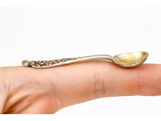 T & Co. Sterling Silver Pretty Set Of Four Vintage Salt Spoons