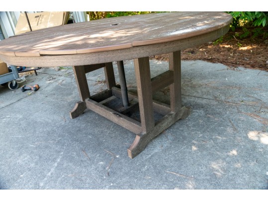 Berlin Gardens Garden Classic Outdoor Round Table