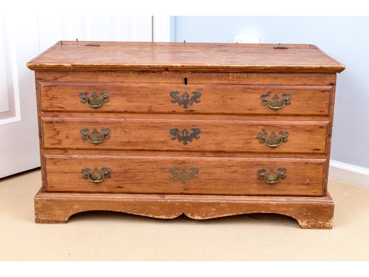 Unusual Connecticut Federal Pine Blanket Chest With Faux Drawers, Ca, 1800-20