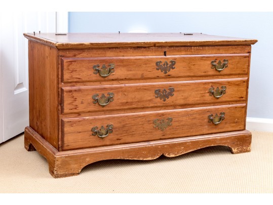Unusual Connecticut Federal Pine Blanket Chest With Faux Drawers, Ca, 1800-20