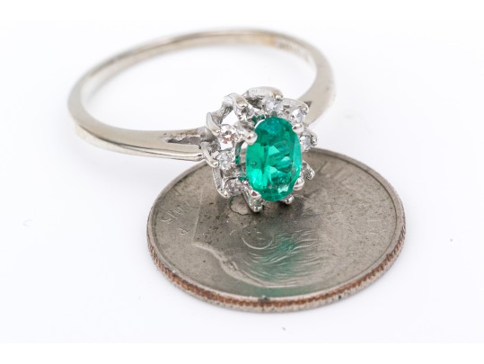 10k White Gold Striking Blue Green Apatite And Diamond Halo Ring, Size 6.5
