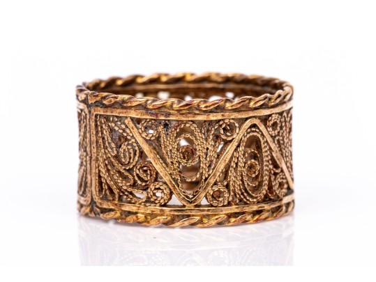 Collection Of Scrap Jewelry Pieces, Including 18k, 14k, Sterling And Gold Filled