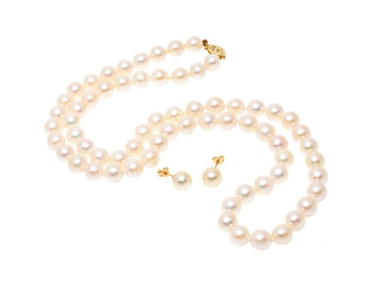 14K Complimentary Pearl Necklace And Stud Earrings