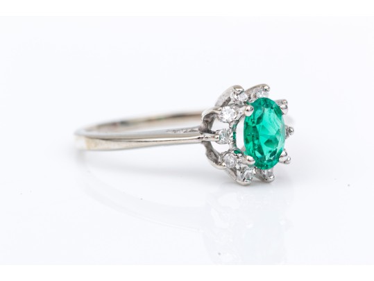 10k White Gold Striking Blue Green Apatite And Diamond Halo Ring, Size 6.5