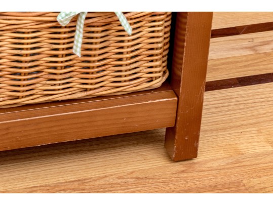 Adorable Entryway Storage Bench With Three Baskets