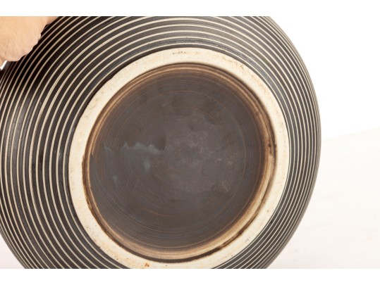 Contemporary Porcelain Low-Shouldered Vase 