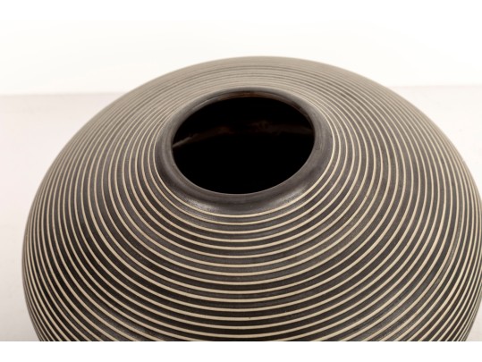 Contemporary Porcelain Low-Shouldered Vase 