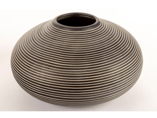 Contemporary Porcelain Low-Shouldered Vase 