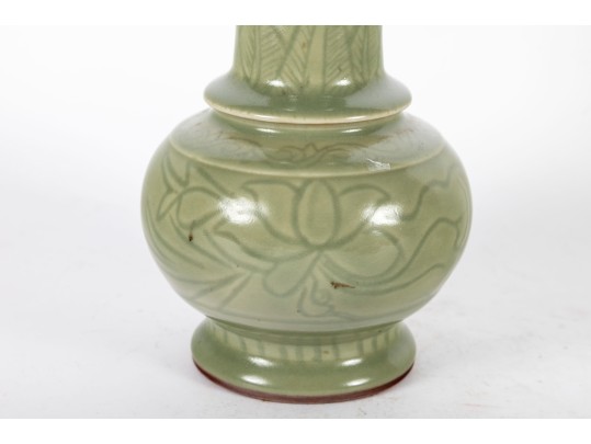 Qing Dynasty Longquan Incised Celadon Glazed Vase