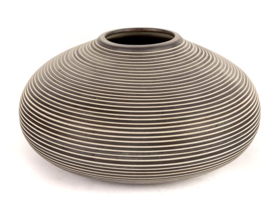 Contemporary Porcelain Low-Shouldered Vase 