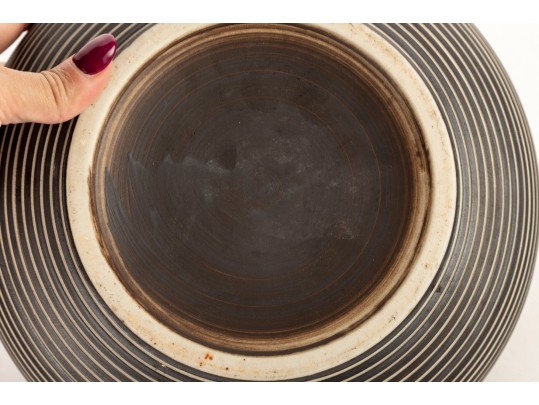 Contemporary Porcelain Low-Shouldered Vase 