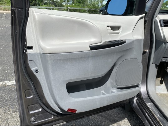2014 Toyota Sienna LE Minivan 4D, 110166 Miles, Estate Vehicle ***LIMITED TO CT RESIDENTS ONLY***