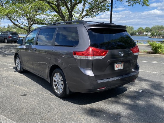 2014 Toyota Sienna LE Minivan 4D, 110166 Miles, Estate Vehicle ***LIMITED TO CT RESIDENTS ONLY***
