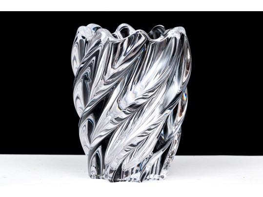French Vannes Crystal Spiral Swirl Vase