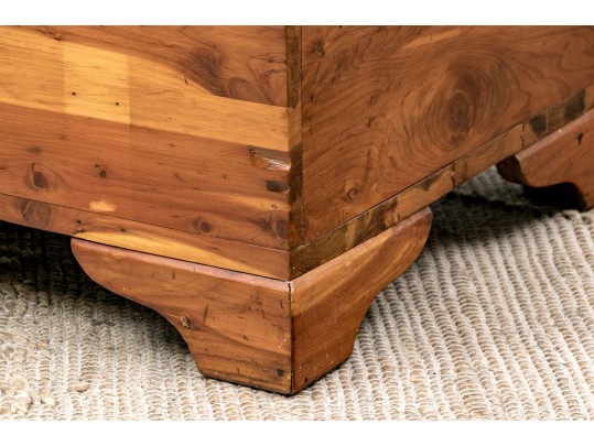 Beautiful Large Vintage Cedar Chest, Pristine And Professionally Restored