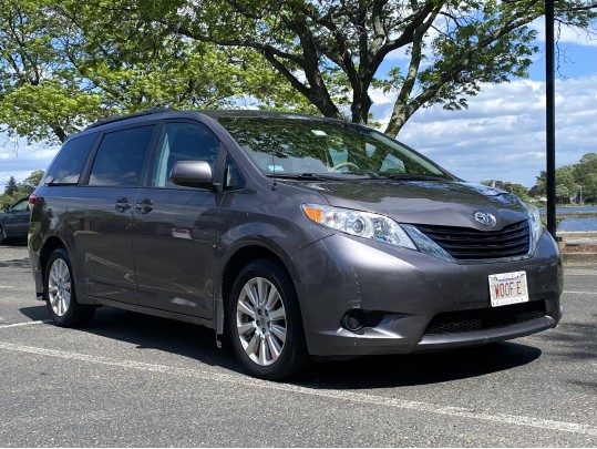 2014 Toyota Sienna LE Minivan 4D, 110166 Miles, Estate Vehicle ***LIMITED TO CT RESIDENTS ONLY***