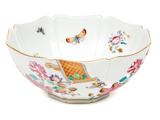 Mottahedeh Vista Alegre Hand-painted Porcelain Lobed Bowl