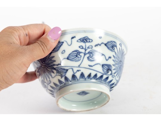 Late 19th Century Chinese Porcleain Lotus Leaf Rice Bowl