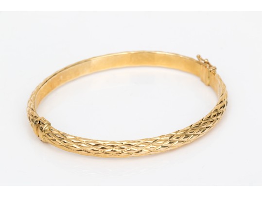 18k Yellow Gold Classic Quilted Hinged Bangle Bracelet, With Figured Eight Clasp