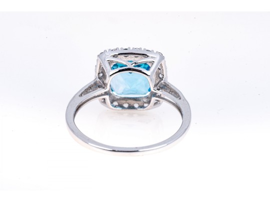 Vibrant 10K White Gold And Blue Topaz Ring, Size 7+