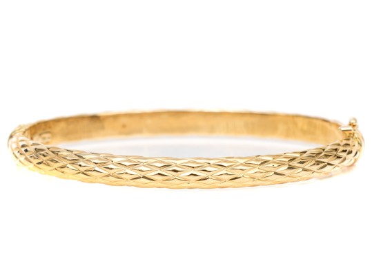 18k Yellow Gold Classic Quilted Hinged Bangle Bracelet, With Figured Eight Clasp