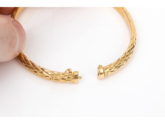 18k Yellow Gold Classic Quilted Hinged Bangle Bracelet, With Figured Eight Clasp
