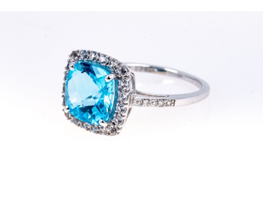 Vibrant 10K White Gold And Blue Topaz Ring, Size 7+
