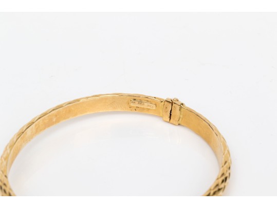 18k Yellow Gold Classic Quilted Hinged Bangle Bracelet, With Figured Eight Clasp