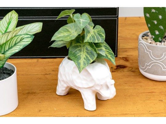 Group Of Seven Stagers Quality Table Top Items