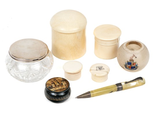 An Eight Piece Assorted Table Top Collection 