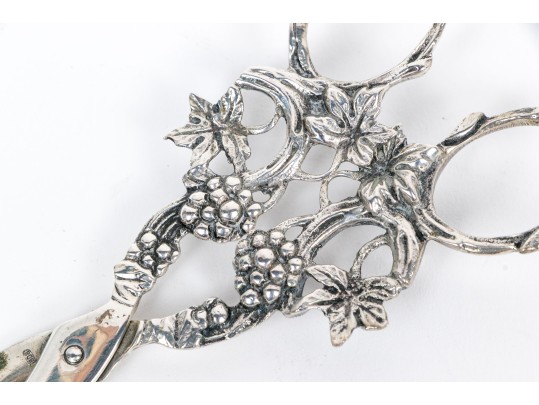 800 Silver Blackberry Shears, 1.285 Troy Ozs. 