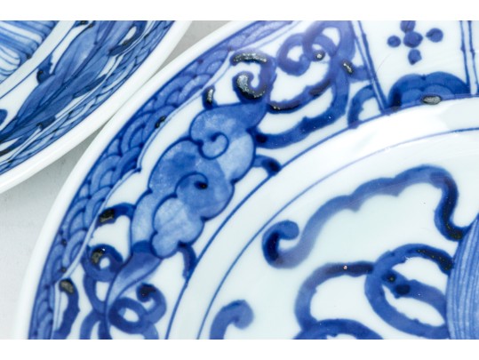 Pair Of Decorative Chinese Export Style Blue And White Porcelain Bowls
