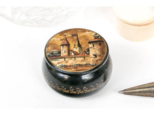 An Eight Piece Assorted Table Top Collection 