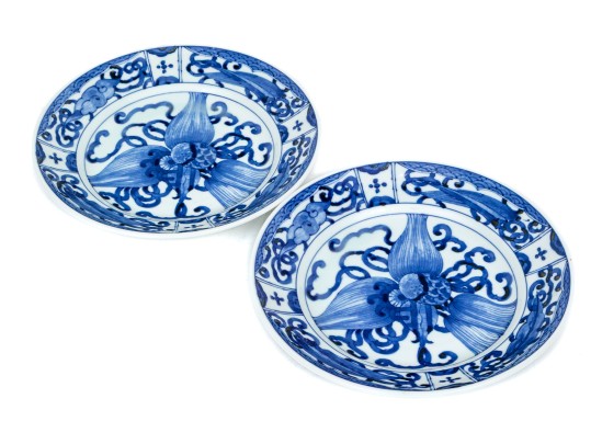 Pair Of Decorative Chinese Export Style Blue And White Porcelain Bowls