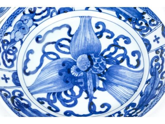 Pair Of Decorative Chinese Export Style Blue And White Porcelain Bowls