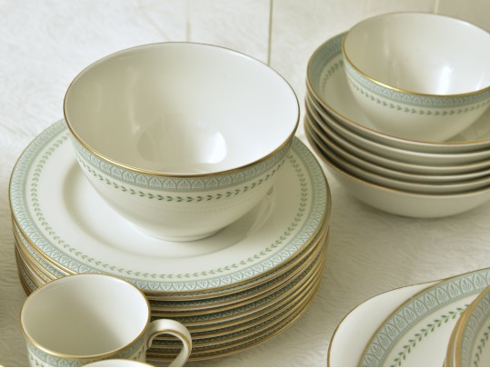 Royal Doultan Berkshire English Translucent China