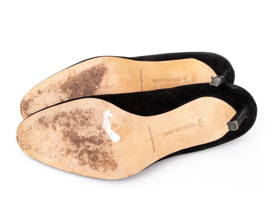 Manolo Blahnik Classic Black Suede Stiletto Pumps, Size 41 1/2